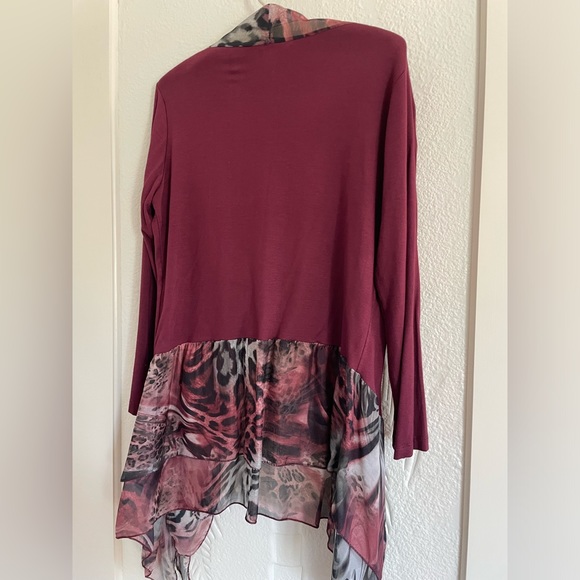 Ladies light sweater EUC - Picture 2 of 2